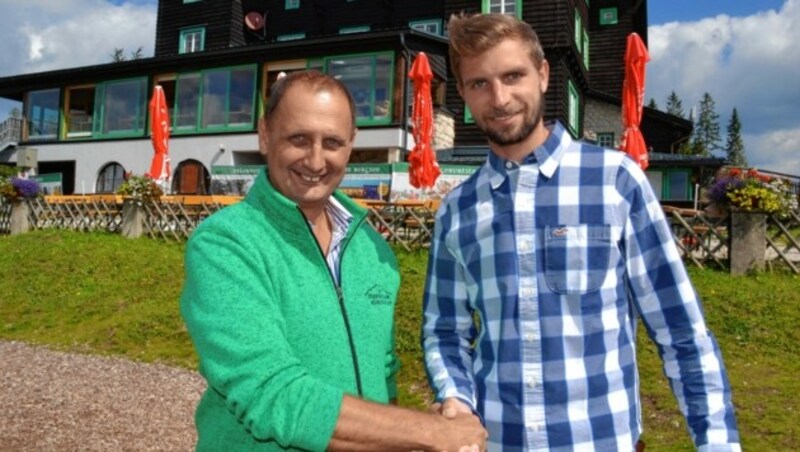 Mariazell: Touristiker Johann Kleinhofer (li., mit Nachfolger Andreas Schweiger) wechselt in die Politik. (Bild: Heinz Weeber)