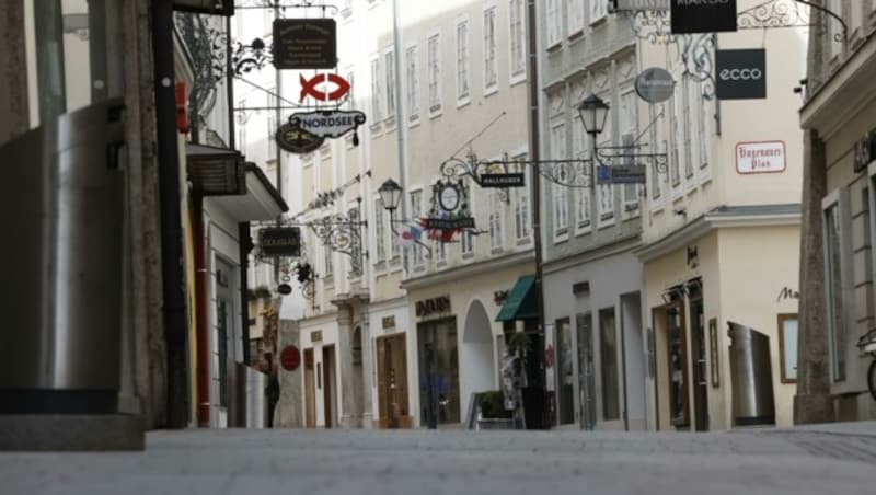 Die leere Getreidegasse im April 2020 während des Lockdowns. (Bild: Tschepp Markus)