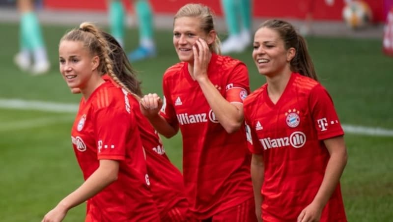 Bayern-Jubel mit Carina Wenninger in der Mitte (Bild: GEPA)