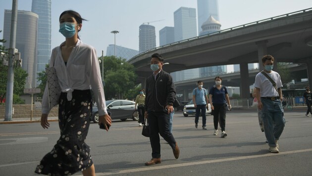 Peking wurde aufgrund eines Corona-Ausbruchs weitgehend abgeriegelt. Es gilt die zweithöchste Sicherheitsstufe. (Bild: AFP)