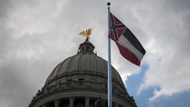 Das Regionalparlament reagiert auf die Anti-Rassismus-Proteste in den USA: Die Konföderierten-Symbolik wird aus der Staatsflagge von Mississippi entfernt. (Bild: AFP)