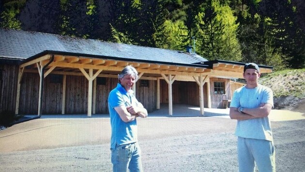 Rudi und Marco vom Gasthof Zenkl haben investiert: Nicht weit vom Wildensteiner Wasserfall kann geheiratet werden. (Bild: Evelyn Hronek)