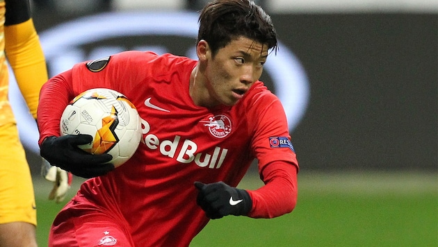 Hwang Hee-chan in Red Bull Salzburg kit (Bild: AFP)