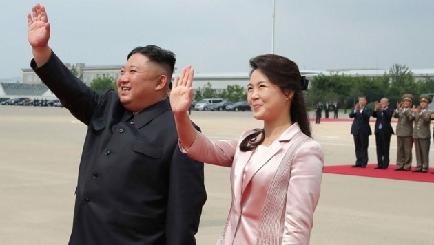 Offenbar brachten Flugblätter mit „beleidigenden“ Fotos von Kim Jong Uns Frau Ri Sol Ju das „Fass zum Überlaufen“. (Bild: AFP)