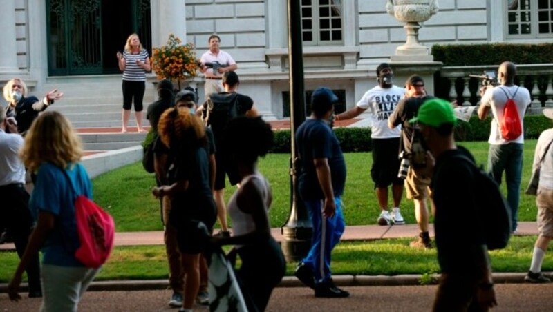 Die Demonstranten waren eigentlich auf dem Weg zum Haus der Bürgermeisterin von St. Louis, Lyda Krewson. (Bild: AP)