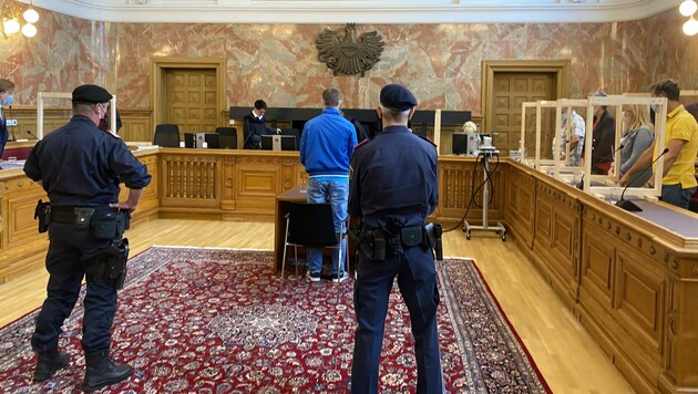 Der Serbe musste sich am Dienstag im Geschworenenprozess unter dem Vorsitz von Richter Günther verantworten. (Bild: Nikolaus Pichler)