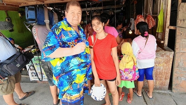 „Das Geschäft mit der Liebe“ machte ihn bekannt: „Lovecoach“ Robert Nissel mit seiner philippinischen Ehefrau Yulen (Bild: ATV)
