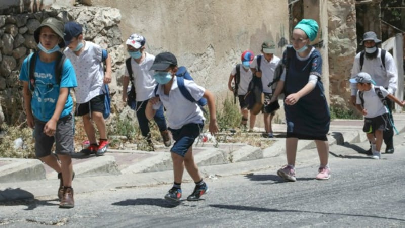 Israelische Siedler in der palästinensischen Stadt Hebron im besetzten Westjordanland. (Bild: AFP )