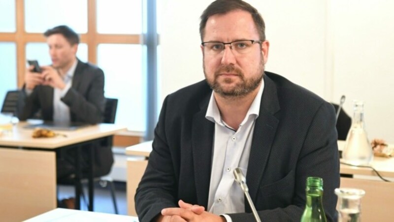 FPÖ-Nationalrat und Fraktionsführer im Ibiza-U-Ausschuss Christian Hafenecker (Bild: APA/HELMUT FOHRINGER)