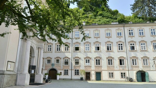 Bei dem Treffen eines Rotary Clubs haben sich zwei Mitarbeiter des Landes Salzburg mit dem Virus infiziert. (Bild: BERNHARD NIEDERHAUSER)