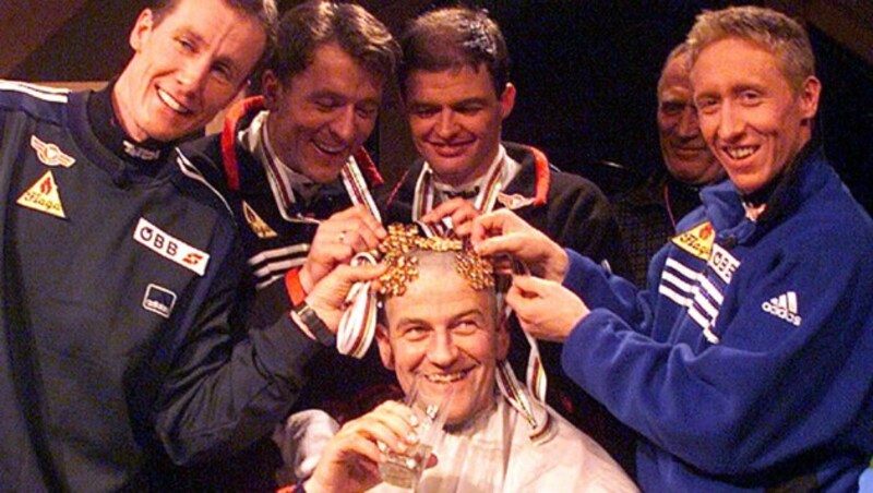 Die „Goldenen“ Alois Stadlober, Michail Botwinow, Markus Gandler und Christian Hoffmann mit ihrem Trainer Walter Mayer (Bild: GEPA)