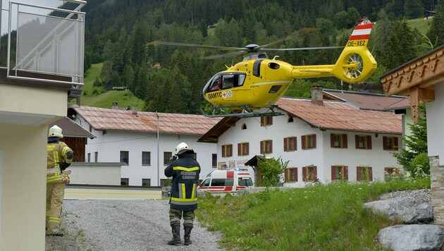 Ein schwerer Arbeitsunfall ereignete sich am Freitag auf einer Baustelle in Holzgau. (Bild: zoom.tirol)