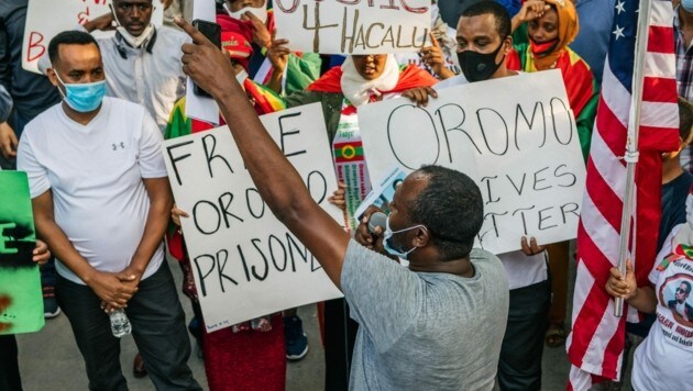 Demonstranten fordern, dass im Zuge des Protests festgenommene Menschen freikommen. (Bild: 2020 Getty Images)