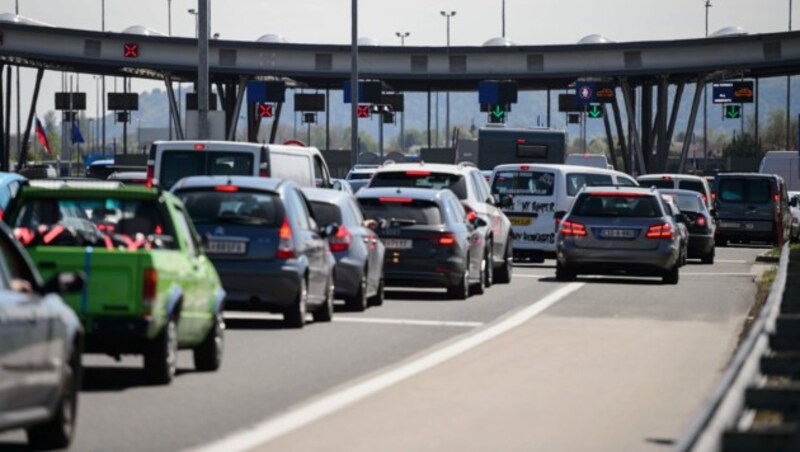 Slowenien hat die Einreisebestimmungen wieder verschärft, der Transit ist aber möglich. (Bild: AFP)