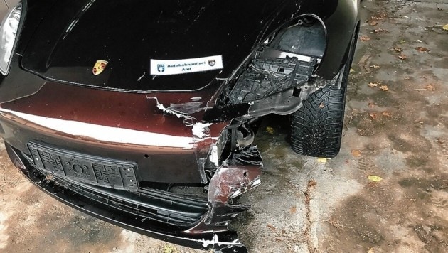 Porsche Panamera nach Irrfahrt geschrottet (Bild: Polizei)