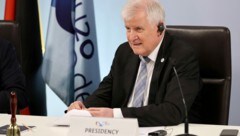 Der deutsche Innenminister Horst Seehofer ruft die EU-Länder zu einer gerechteren Verteilung von Flüchtlingen in den einzelnen Ländern auf. (Bild: AFP)