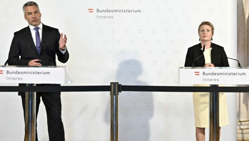 Innenminister Karl Nehammer und Integrationsministerin Susanne Raab (Bild: APA/Hans Punz)