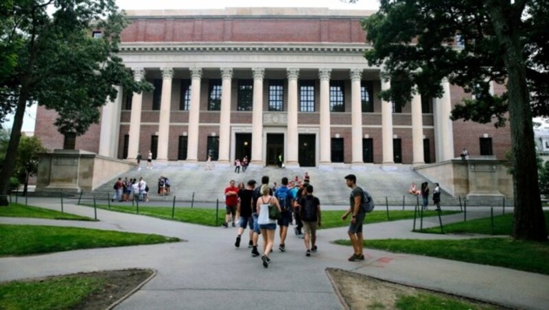 Die US-Eliteuniversität Harvard führt eine Impfpflicht für Studenten ein. (Bild: AP)