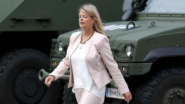 Verteidigungsministerin Klaudia Tanner (ÖVP) (Bild: APA/Roland Schlager)
