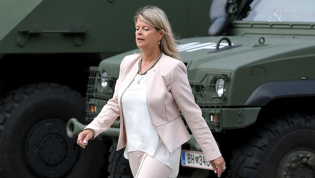 Verteidigungsministerin Klaudia Tanner (ÖVP) (Bild: APA/Roland Schlager)