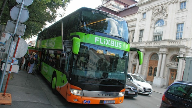 Beliebte Alternative zu Flugzeug und Eisenbahn: Fernbusse (Bild: Jauschowetz Christian)