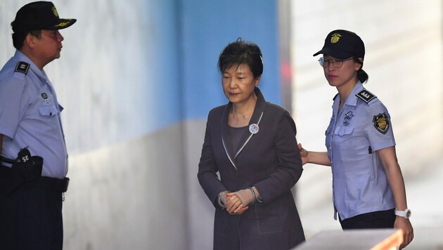 Park Geun Hye bei ihrer Verhaftung im August 2017. (Bild: JUNG Yeon-Je / AFP)