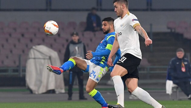 Mirlind Kryeziu (im Bild rechts) hier im Februar 2019 im Europa-League-Spiel gegen Napoli (Bild: APA/AFP/Tiziana FABI)