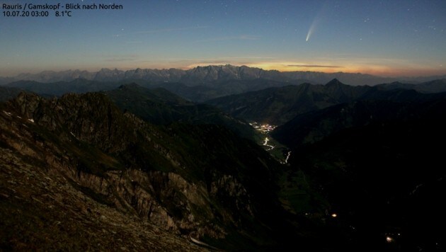 Webcams haben Bilder des Kometen am Himmel über Kärnten eingefangen. (Bild: foto-webcam.eu)