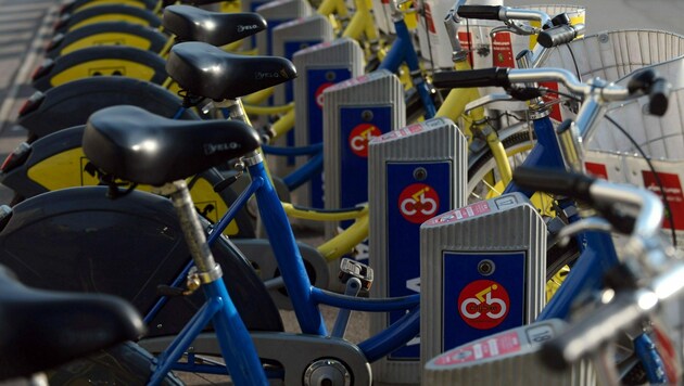 Viele Wiener, aber auch Touristen schätzen das Citybike-System zur Fortbewegung in der Stadt. (Bild: APA/Barbara Gindl)