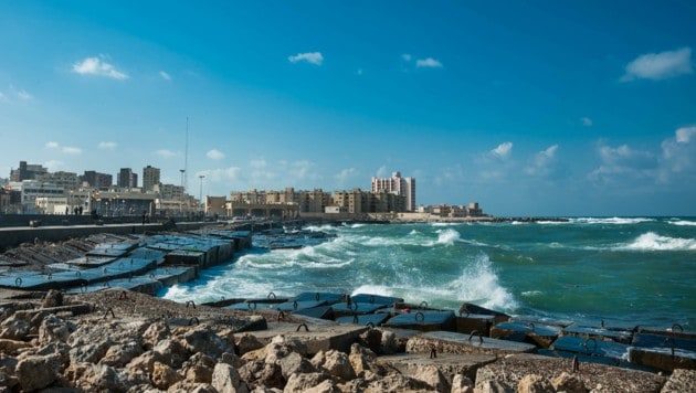 Die starken Strömungen vor der Küste Alexandrias sind berüchtigt. (Symbolbild) (Bild: stock.adobe.com)