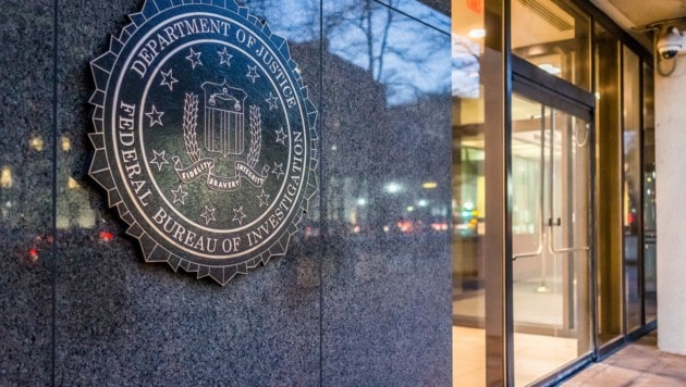 Ein ehemaliger hoher Beamter der US-Bundespolizei FBI sowie ein weiterer Amerikaner sind wegen der illegalen Hilfe für einen russischen Oligarchen festgenommen worden. (Bild: stock.adobe.com)