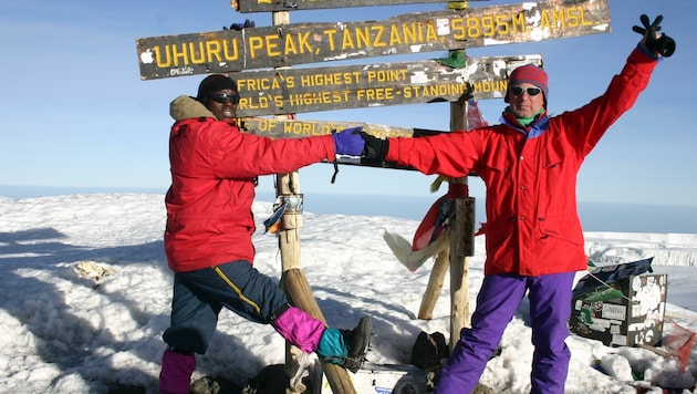 Gipfelsieg: Karl Wintersteller am Kilimandscharo. (Bild: Karl Wintersteller)