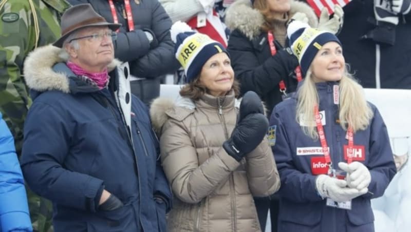 Das schwedische Königspaar Carl XVI. Gustaf und Silvia machte 2004 den Festspielen die Aufwartung (Bild: Christof Birbaumer)