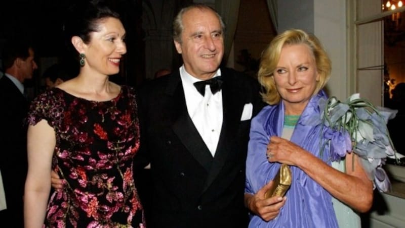 Bundespräsident Klestil, hier mit Eliette von Karajan (re.), verband den Salzburg-Besuch gern mit dem Treffen gleichgesinnter Staatschefs (Bild: Peter Tomschi)