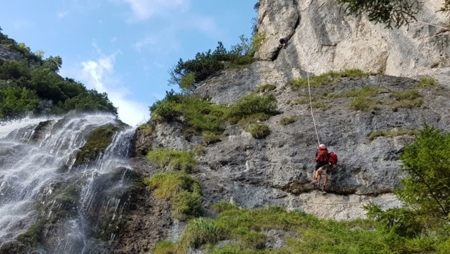 Bergrettungseinsatz beim Dalfazer Wasserfall am Achensee (Bild: ZOOM.TIROL)