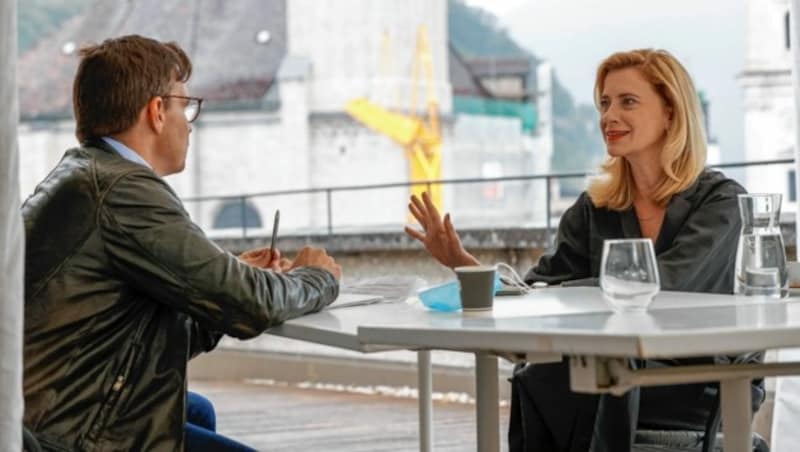 Caroline Peters beim Interview mit ADABEI Norman Schenz (Bild: Markus Tschepp)