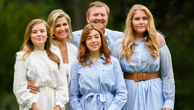 Willem-Alexander mit seinen hübschen Mädels, Ehefrau Maxima, Ariane, Alexia und Amalia (Bild: AP)