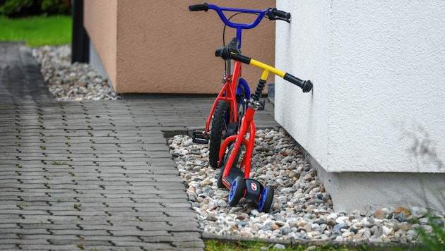 Vor der Haustür der Familie lehnten beim Mordversuch Rad und Roller. (Bild: Matthias Lauber)