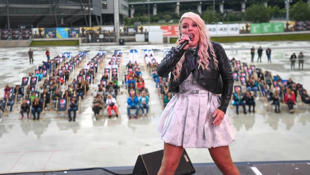 Erstes Open-Air-Konzert in Tirol seit langem: Rockröhre Hannah sang wieder vor Publikum. (Bild: Erich Spiess)