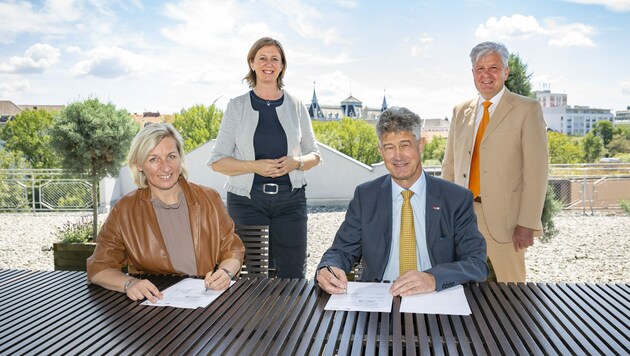 Unterzeichnung der CAMPUSonline Kooperationsvereinbarung. (Bild: Foto Fischer)