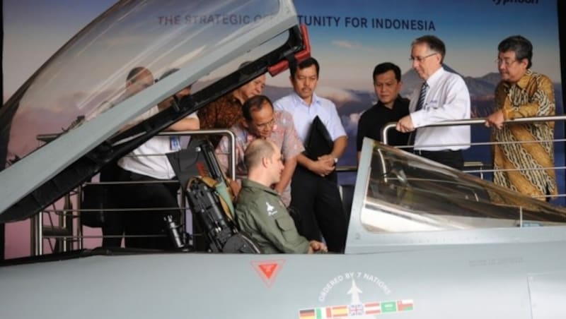Ein Eurofighter-Modell bei einer Vorführung 2015 in Indonesien. Schon damals versuchte Airbus, seinen Kampfjet in Asien zu verkaufen. (Bild: Airbus)