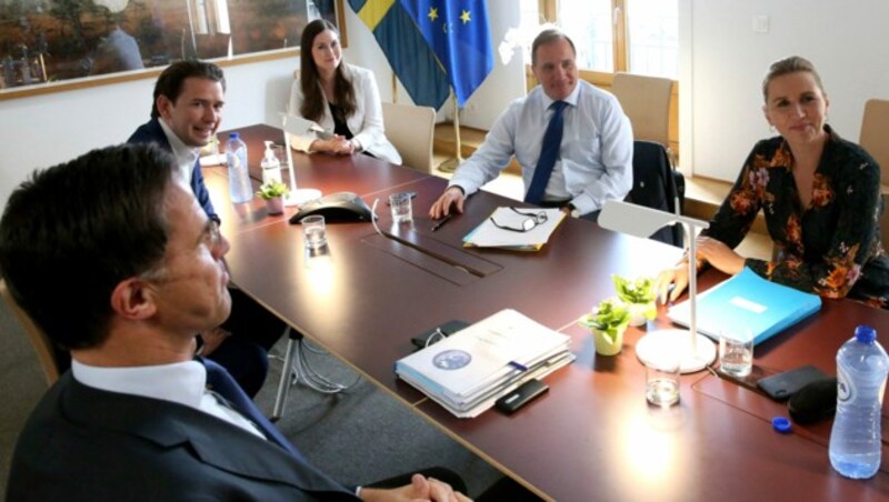 Die „Sparsamen Vier“ - Mark Rutte (Niederlande), Sebastian Kurz, Stefan Lofven (Schweden) und Mette Frederiksen (Dänemark) - und Finnlands Premierministerin Sanna Marin (Bild: AP)