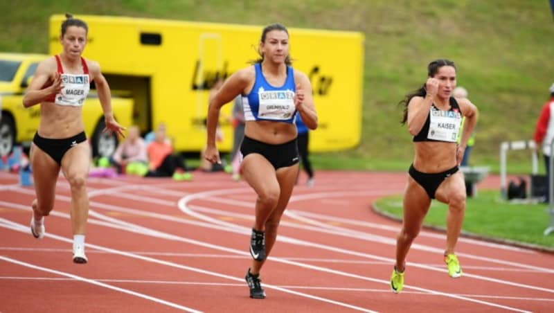 Die 18-jährige Bregenzerin Anna Mager (li.) lief bei ihrem Austria Top Meeting in Graz über die 200 Meter in 24,92 Sekunden eine neue persönliche Bestzeit und holte Rang zwei. (Bild: ALFRED NEVSIMAL/ÖLV)