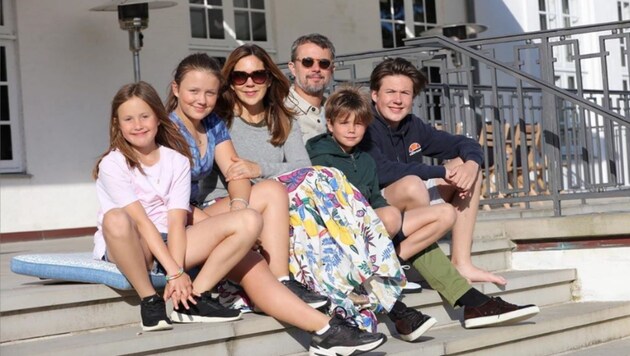 Kronprinz Frederik verbringt seinen Urlaub mit Ehefrau Mary und den Kindern auf Schloss Graasten. (Bild: instagram.com/detdanskekongehus)