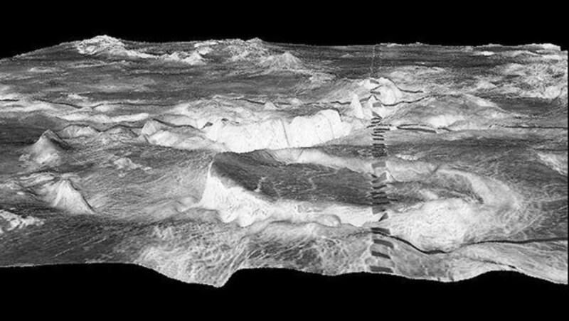 Die runde Erhebung im Vordergrund ist eine rund 500 Kilometer große Corona auf der Venus. Die dunklen Rechtecke sind ein Artefakt. (Bild: NASA/JPL/USGS)