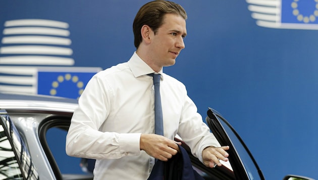 Bundeskanzler Sebastian Kurz am vierten Tag beim Eintreffen am Verhandlungsort (Bild: AP)