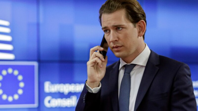 Kurz im telefonischen Austausch - auch in Brüssel (Bild: Associated Press)