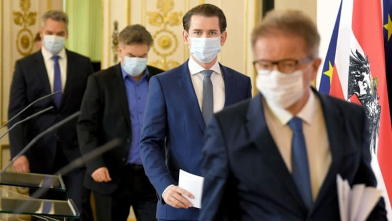 Innenminister Karl Nehammer, Vizekanzler Werner Kogler, Bundeskanzler Sebastian Kurz und Gesundheitsminister Rudolf Anschober (Bild: APA/ROLAND SCHLAGER)