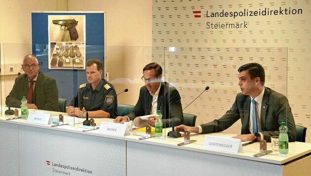 Wolfgang Kollnegg, Gerald Ortner, Hansjörg Bacher und Daniel Lichtenegger vor der Presse (Bild: Sepp Pail)