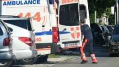 Die Ursache für den Fenstersturz kurz nach 15 Uhr war vorerst unbekannt. (Bild: Patrick Huber (Symbolbild))